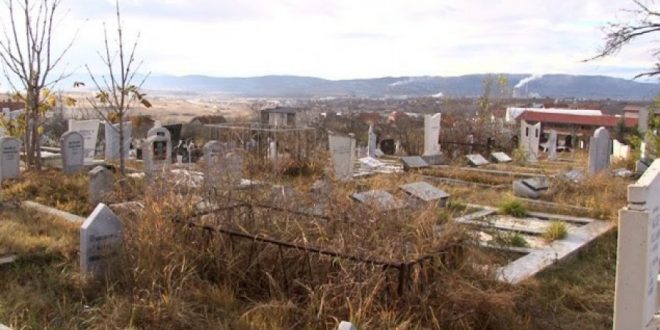 Persona të panjohur kanë vandalizuar varrezat myslimane në Prishtinë