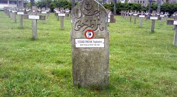 Drashkoviq: Esad Pasha, miku i madh i Serbisë, la amanet të varroset në mesin e ushtarëve serbë, në Paris