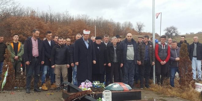 Sot në Izbicë u varrosen eshtrat e Dafina Qelajt, foshnjes gjashtëmuajshe që kishin vrarë serbët gjatë luftës në Kosovë