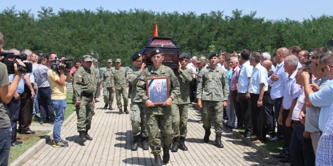 Ne nderime të larta ushtarake u varros kapiteni i FSK-së, Sejdi Krasniqi