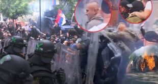 Pranë ndërtesave të Komunave në Zvecan, Leposaviq e Zubin Potok, ka prani të pjesëtarëve të KFOR-it, dhe të Policisë së Kosovës
