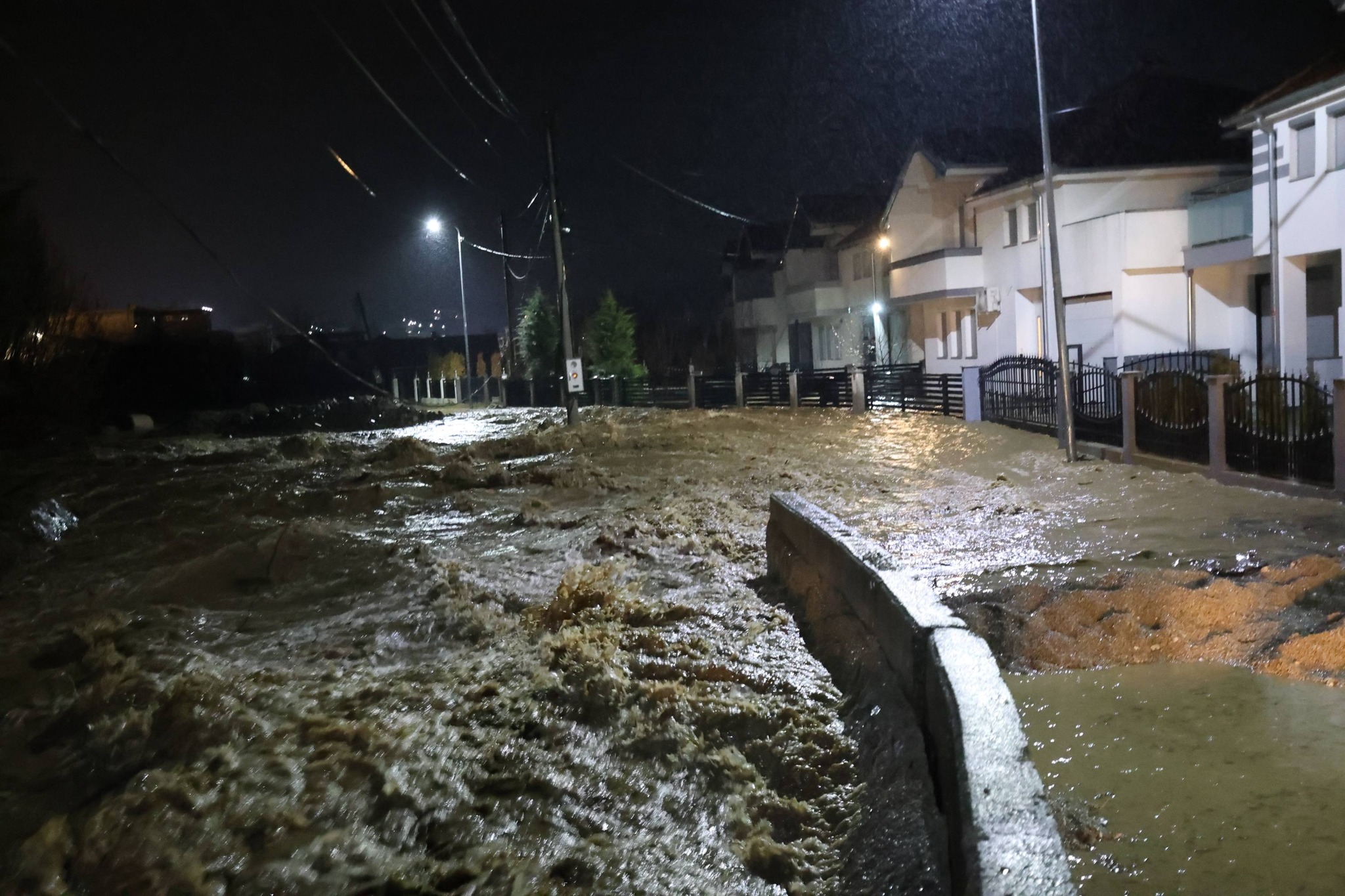 Situata nga vërshimet në Komunën e Skenderajt është përkeqësuar ndjeshëm