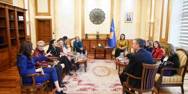 Kryekuvendari Veseli, në Ditën Ndërkombëtare të Gruas, ka pritur në takim disa ish-ushtare të UÇK-së dhe police të Kosovës