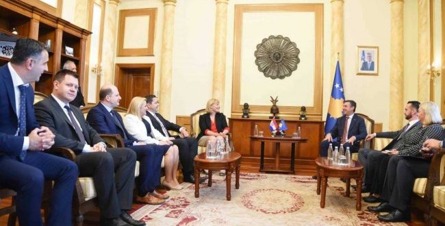 Kryetari i Kuvendit, Kadri Veseli, ka pritur sot në një takim Grupin e Miqësisë Kosovë – Kroaci