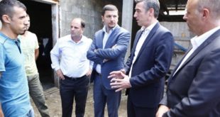 Kryekuvendari Veseli dhe ministri Krasniqi vizituan fermerët e Kaçanikut