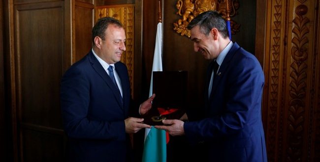 Kryekuvendari Veseli u shpall qytetar nderi i qytetit Bansko të Bullgarisë