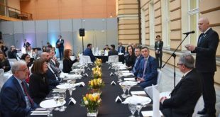 Kryetari i Asamblesë Kombëtare të Sllovenisë, Milan Brglez e nderon Veselin në darkën e kryeparlamentarëve