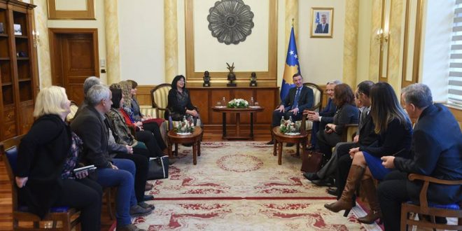 Me rastin e Ditës së Mësuesit, kryetari i Kuvendit të Kosovës, Kadri Veseli, ka pritur të mërkurën në takim një grup arsimtarësh, me ç’rast ka thënë se ende i ruan me