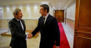 Hahn dhe Veseli biseduan për marrëdhëniet Kosovë-BE