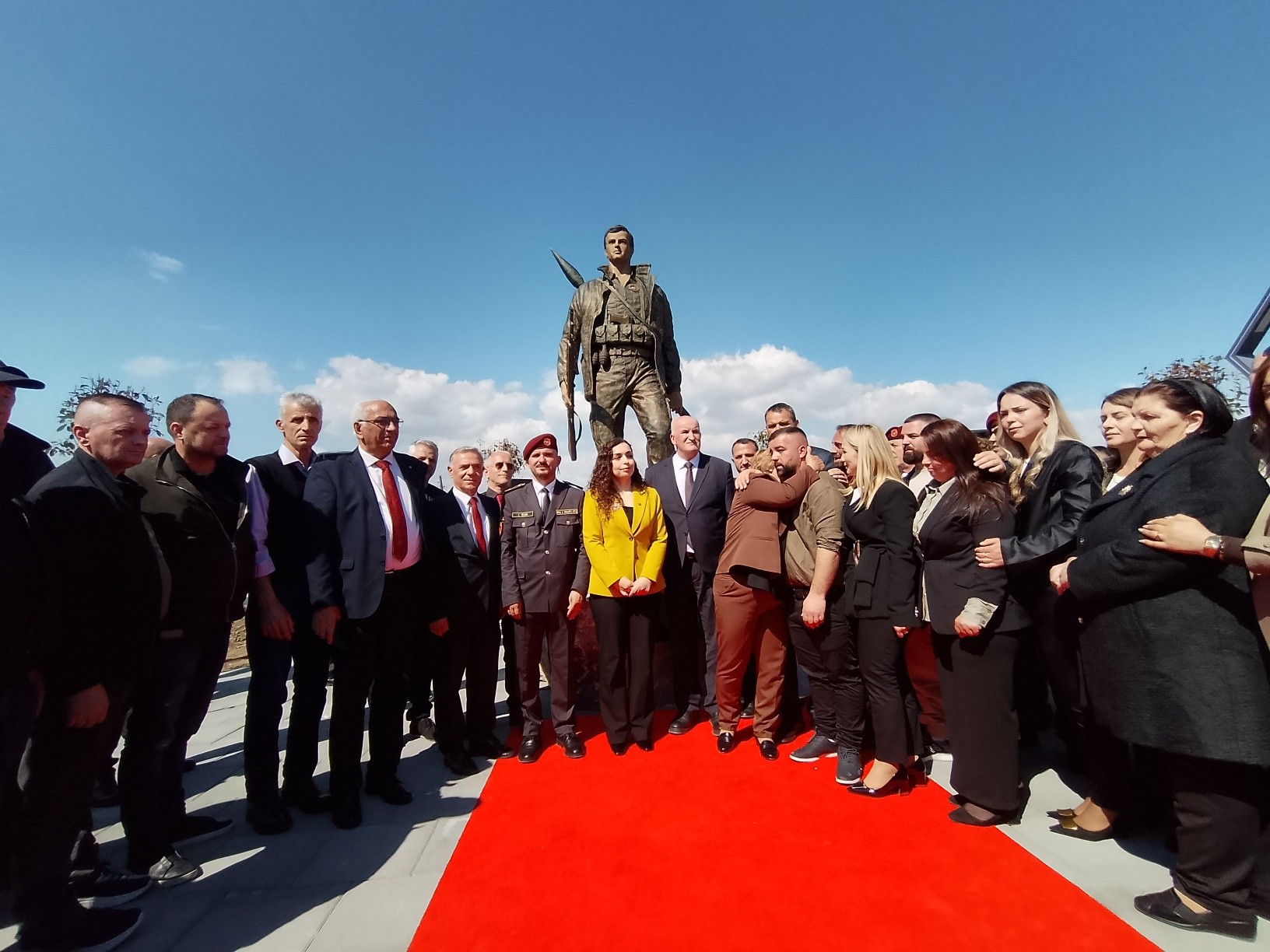 Zbulohet shtatorja e Heroit të Kosovës  Mirali Sejdiu në Smirë të Vitisë