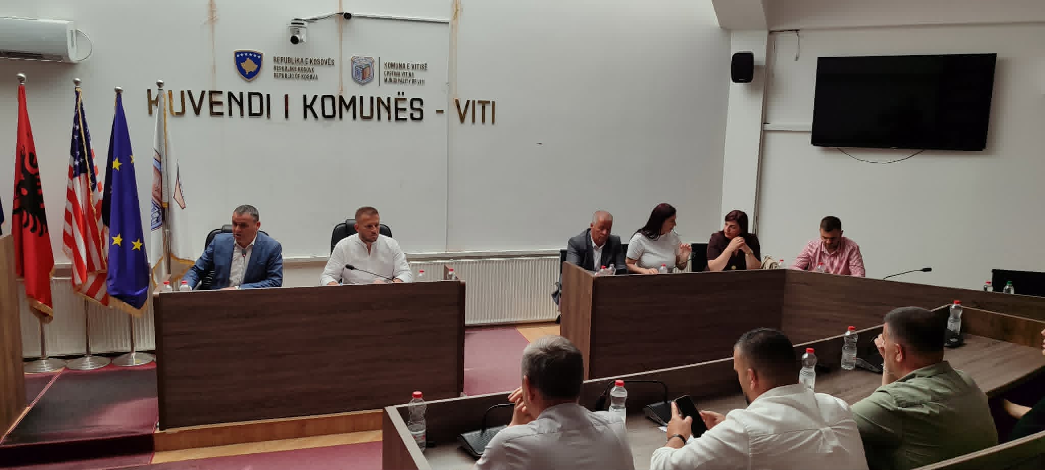 Kuvendi Komunal i Vitisë mbajti seancë të jashtëzakonshme  miratohet bartja e mjeteve nga të hyrat vetanake