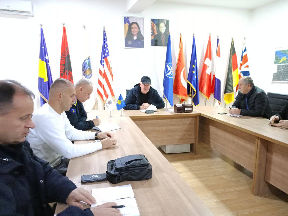 Vitia ndërpret mësimin pas reshjeve të dendura  aktivizon Qendrën Operative Emergjente dhe vazhdon me intervenime të shumta