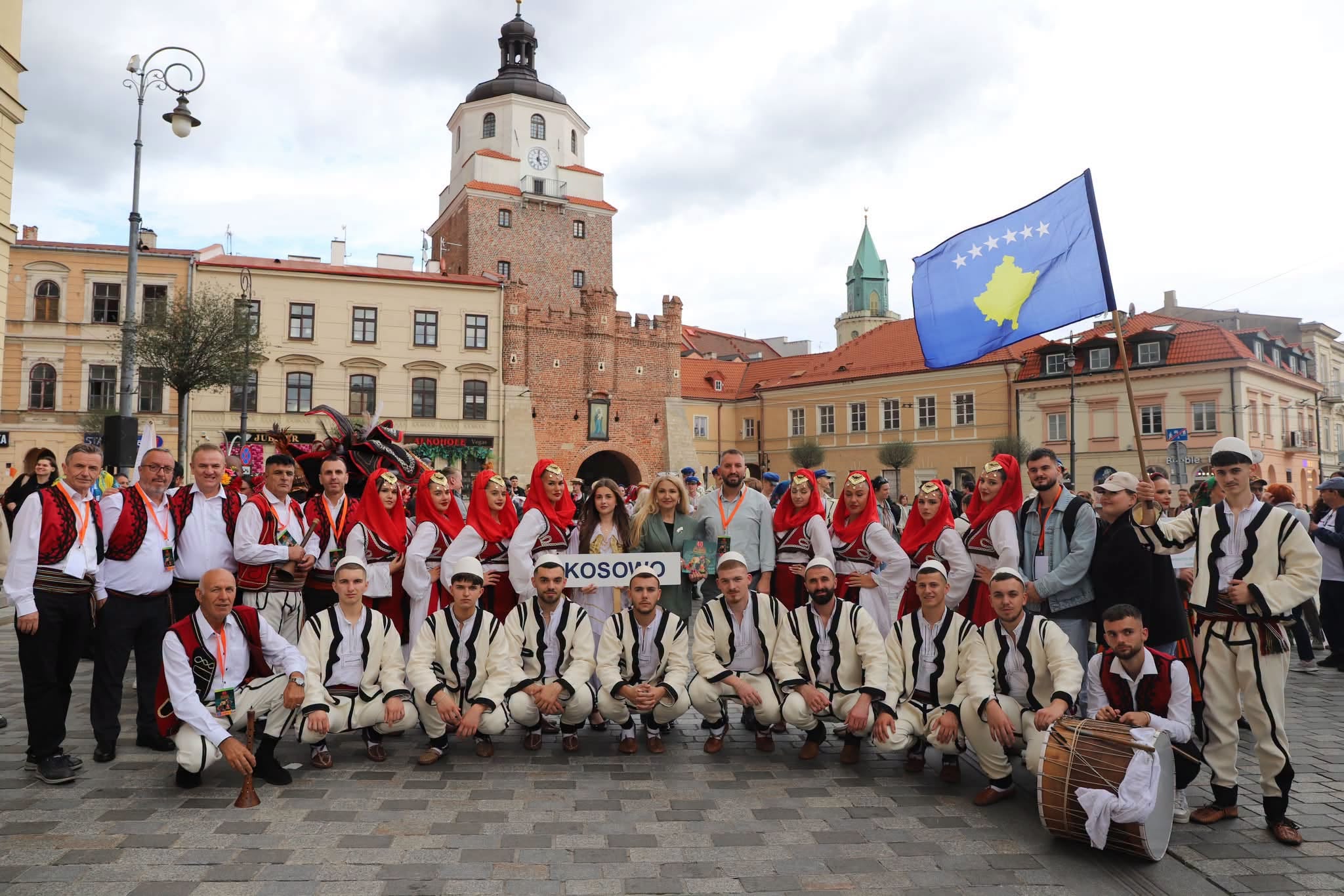 Ansambli i Këngëve dhe Valleve  Kemajl Azizi  po përfaqëson Kosovën në Festivalin Ndërkombëtar të Folklorit në Poloni