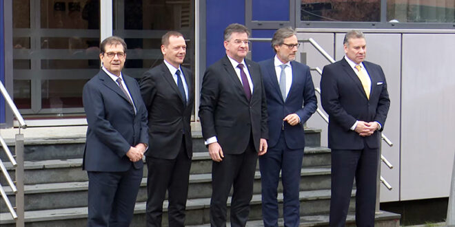 Pesë emisarë dhe zyrtarë të shteteve perëndimore po qëndrojnë për vizitë në Kosovë dhe në Serbi, për ringjalljen e dialogut