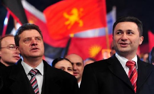 VMRO-DPMNE: Zaevi për të shpëtuar nga krimet pranon dygjuhësinë