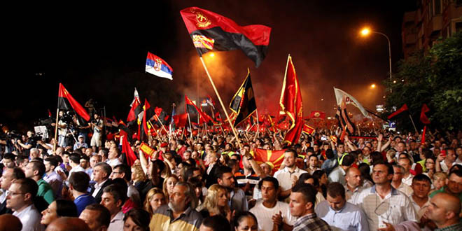 Protestuesit e VMRO DPMNE-së po brohorasin parulla antishqiptare në Shkup