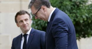 Kryetari i Serbisë, Vuçiq, gjatë qëndrimit në Paris, ka biseduar me kryetarin e Francës, Emmanuel Macron
