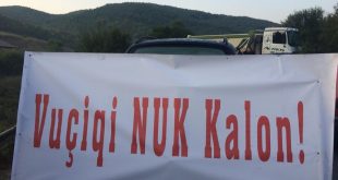 Protestuesit e barrokadojë magjistralen Skenderaj – Mitrovicë, duan të lejojnë hyrjen e Vuçiqit në Drenicë