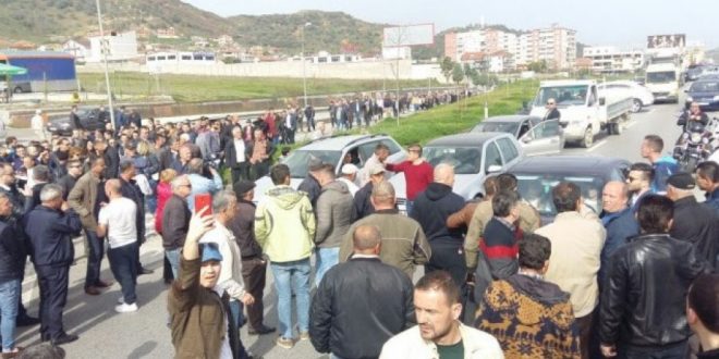 Në Vushtrri sot do të protestojnë banorët e 18 fshatrave për të kërkuar asfaltimin e rrugës Bukosh-Prilluzhë
