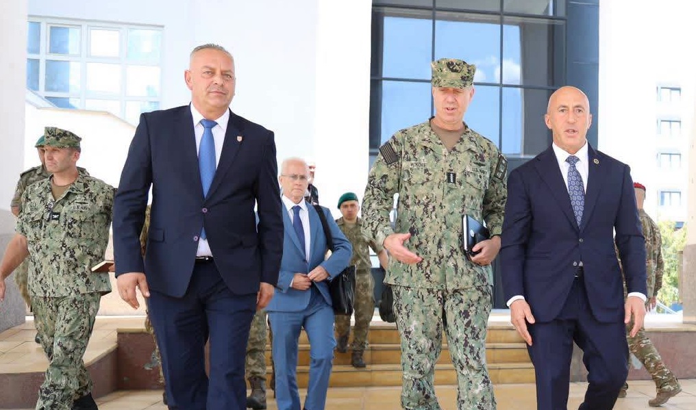 Ramush Haradinaj pas takimit me admiralin e NATO s  Anëtarësimi i Kosovës në Aleancë garanton sigurinë e rajonit
