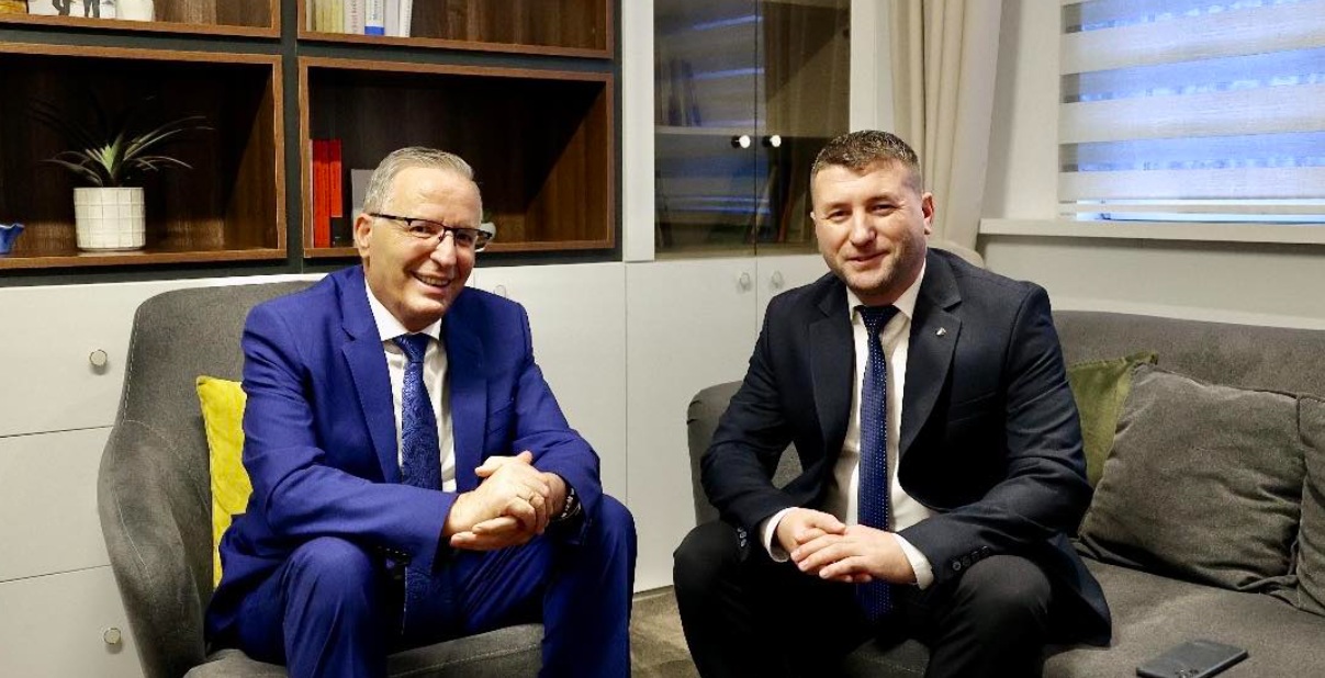 PDK ka njoftuar se profesori universitar  Dr  Gëzim Qerimi  është anëtari më i ri i partisë