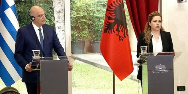 Greku antishqiptar, Dendias kërcënon ministren Olta Xhaçka duke ia ndaluar ta përmend çështjen çame, përndryshe...