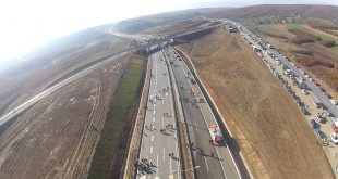 Instalohet trari i fundit në Rrugën 6, duke vendosur lidhje të plotë të Rruges 6, Autostrada Arbër Xhaferri