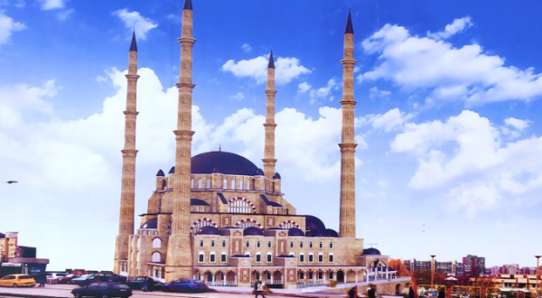 Sot kanë nis punimet për ndërtimin e xhamisë qendrore në Prishtinë ndonëse gurthembeli ishte vendos para 8 viteve