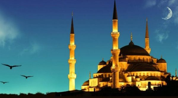 Besimtarët myslimanë në gjithë botën por edhe në Kosovë sot e kremtojnë festën e Kurban Bajramit