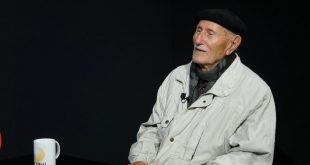 Veterani i arsimit, tani në moshë 88-vjeçare, profesor, Xhemal Pllana, ka rrëfyer për hapat e para të shkollave shqipe në Kosovë