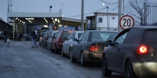 Kolona me automjete në janë parë edhe në mëngjesin e sotëm në pikat kufitare të Kosovës