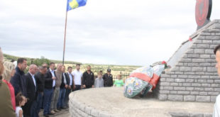 Në 19 vjetorin e rënies heroike përkujtohen dëshmorët e Ushtrisë Çlirimtare të Kosovës në fshatin Zatriq