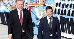Kryetari i Turqisë, Rexhep Tajip Erdoğan, u prit me një ceremoni zyrtare nga kryetari i Ukrainas, Volodymyr Zelensky