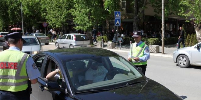 Policia e Kosovës patrullon me vetura civile dhe aplikon amasën “zero tolerancë ndaj të gjithë kundërvajtësve”