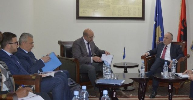 Ministri Zharku, priti në takim një delegacion të Fondit Monetar Ndërkombëtar për Kosovë
