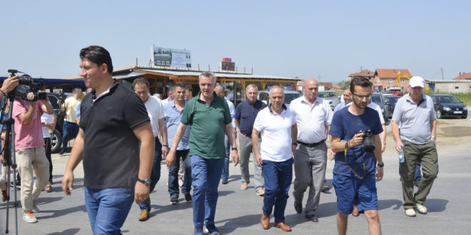 Ministri Zharku inauguroi fillimin e punimeve për rrethrrotullimin në rrugën nacionale, N2 Prishtinë-Ferizaj