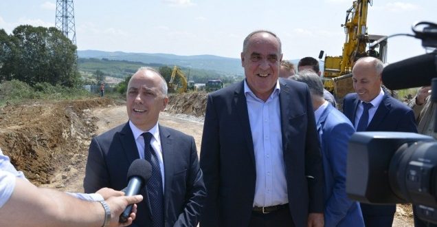 Ministri Zharku dhe kryetari i Komunës, Haki Rugova vizituan punimet në katër fshatra të Burimit
