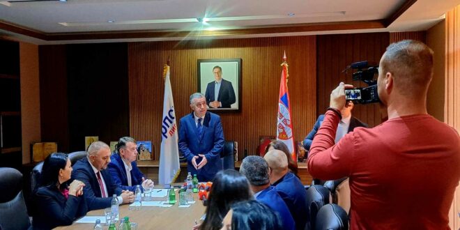 Lista Serbe kërkon themelimin sa më shpejt. Zlatan Elek, kryetar i Listës Serbe, ka mbajtur një takim me përfaqësuesit e Grupit Punues të Këshillit të BE-së për Ballkanin Perëndimor. Në këtë takim, Elek ka ripërsëritur kërkesën e njohur tashmë që Kosova duhet të themelojë Asociacionin e komunave me shumicë serbe. Sipas tij ky Asociacion duhet të bëhet bazuar në marrëveshjet e viteve 2013 dhe 2015. “Si zgjidhje është nevoja që Prishtina t’i zbatojë marrëveshjet e nënshkruara sa më shpejt dhe në përputhje me marrëveshjet e vitit 2013 dhe 2015 të formohet Asociacioni i Komunave Serbe, i cili do të zgjidhte një pjesë të problemit në terren”, ka deklaruar ekipi i Listës Serbe.