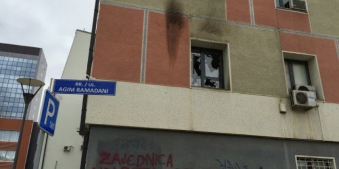 Policia konfirmon se është hedhur koktej molotovi në drejtim të ndërtesës Presidenciale