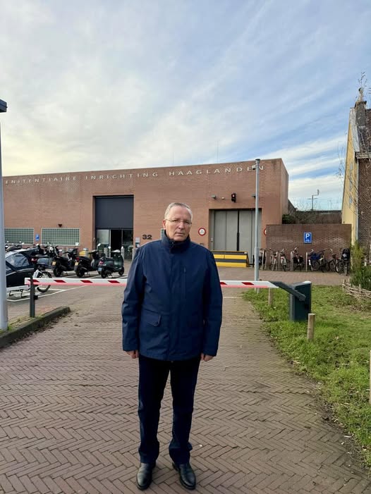 Bedri Hamza viziton Thaçin e Veselin në Hagë  Kosova po i pret bijtë e saj